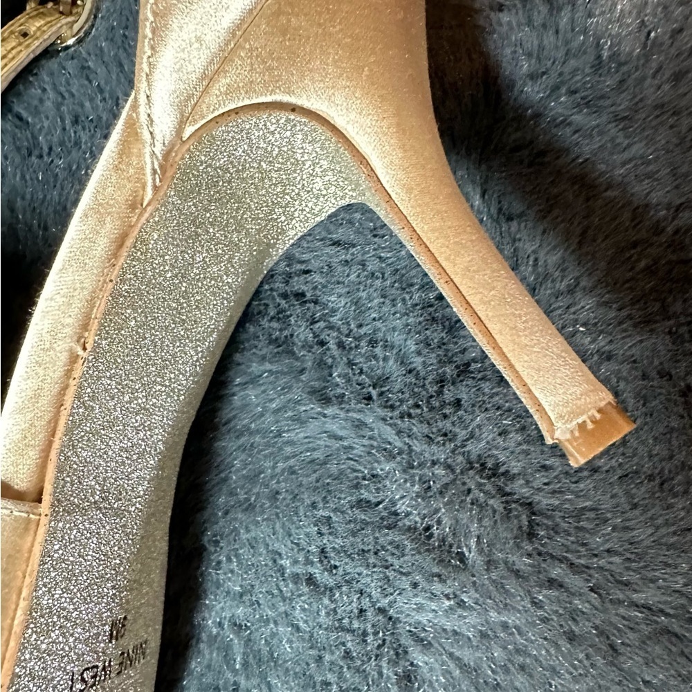 Women's Nine West size 9 gold heels - Picture 5 of 5